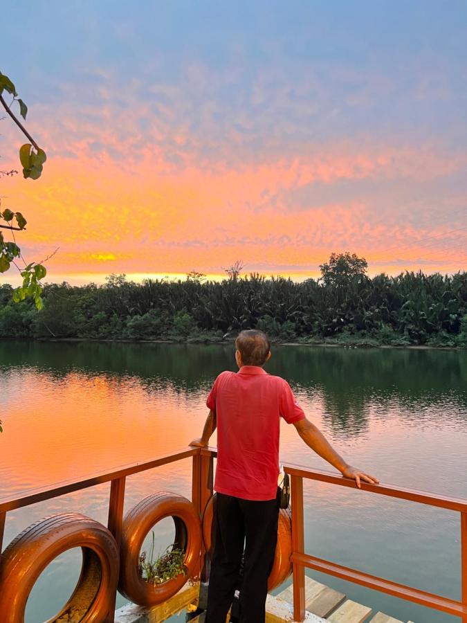 Sungai Endau Bilik Homestay 쿠알라 롬핀 외부 사진
